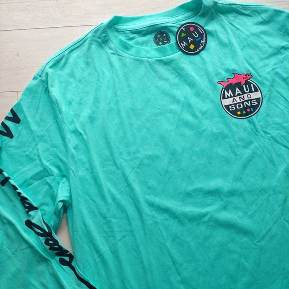 MAUI and Sons NEW Shark Invasion Crewneck Tee - Picture 1 of 8